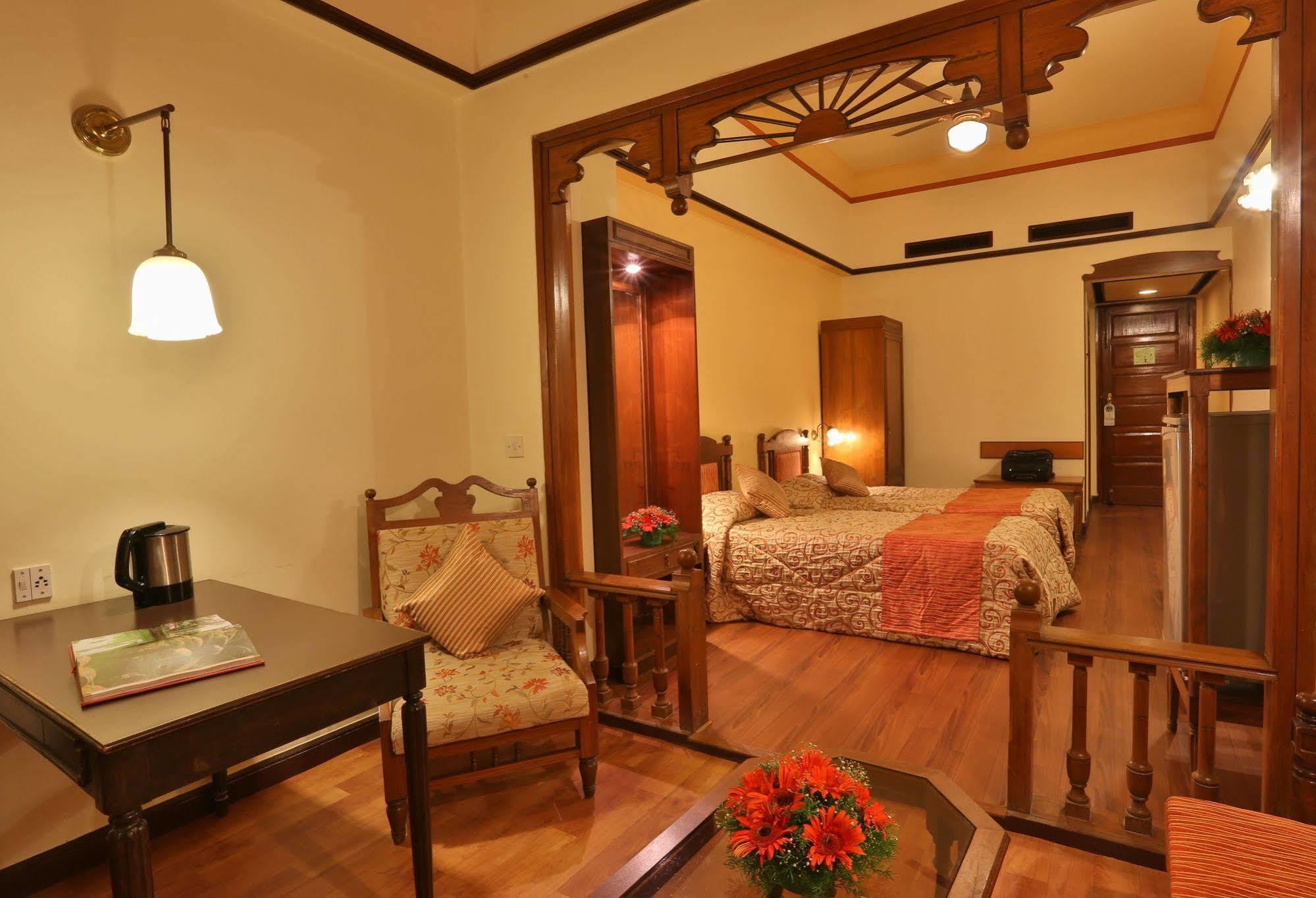 Hotel Mandovi Panaji Buitenkant foto
