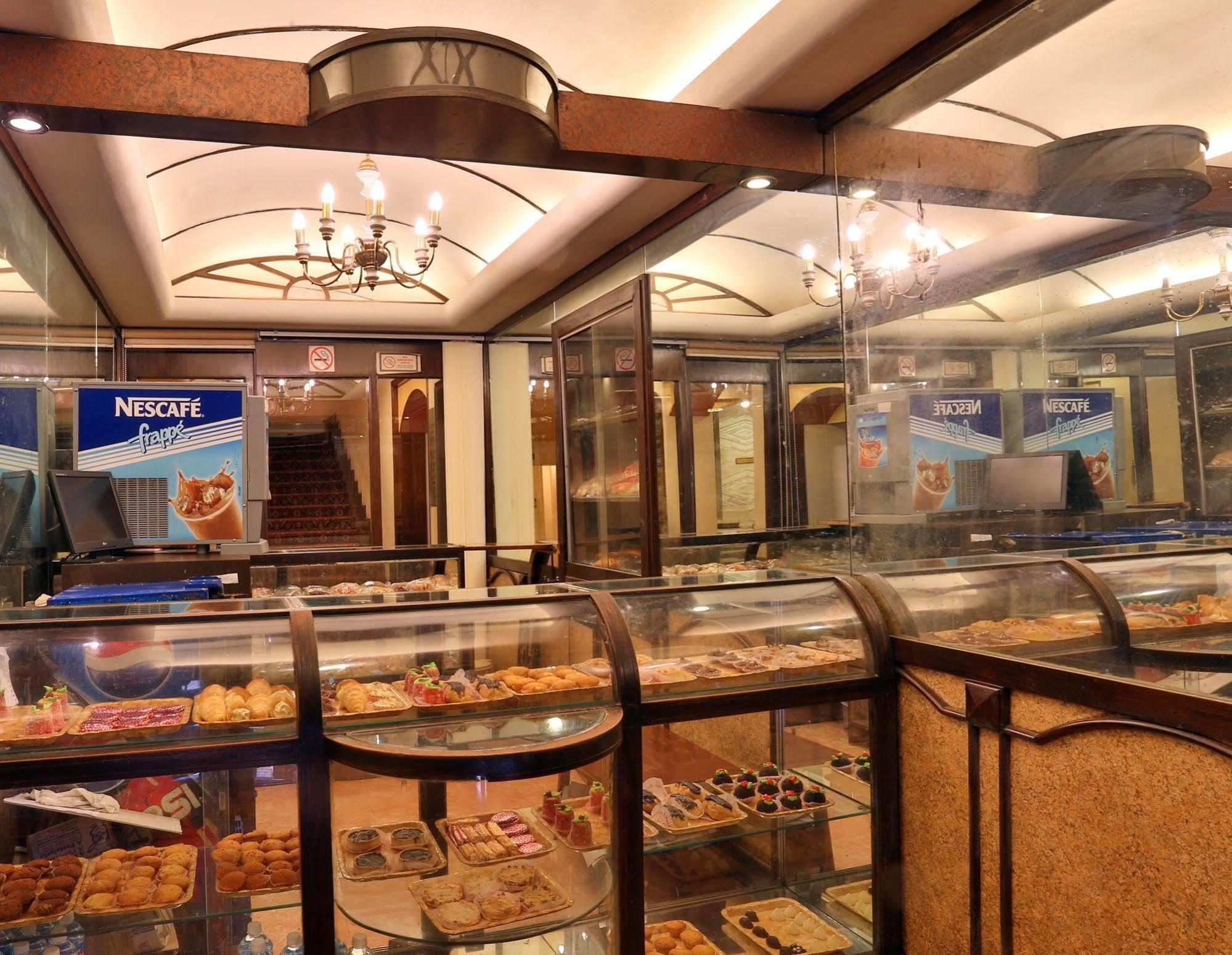 Hotel Mandovi Panaji Buitenkant foto