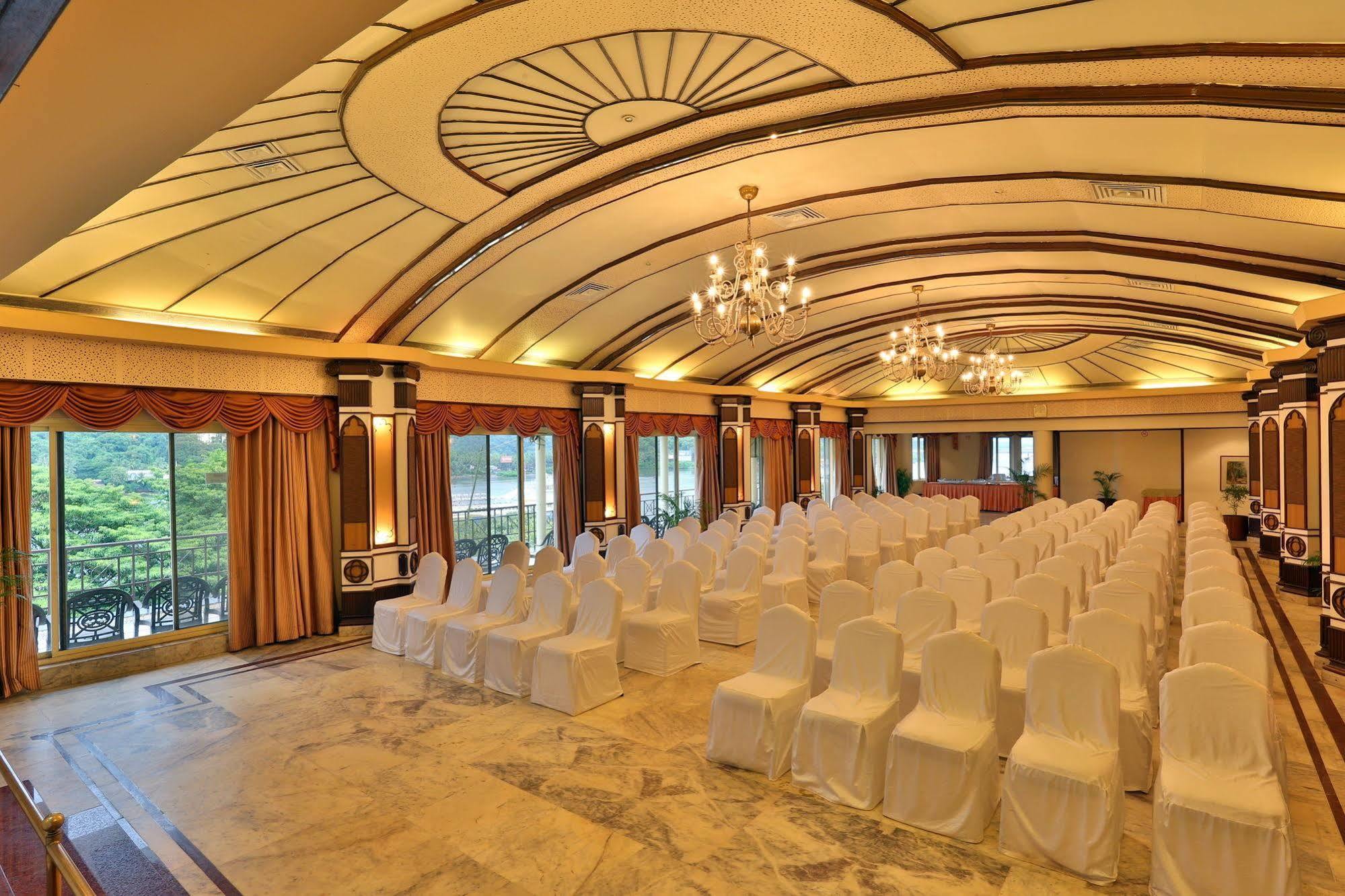 Hotel Mandovi Panaji Buitenkant foto
