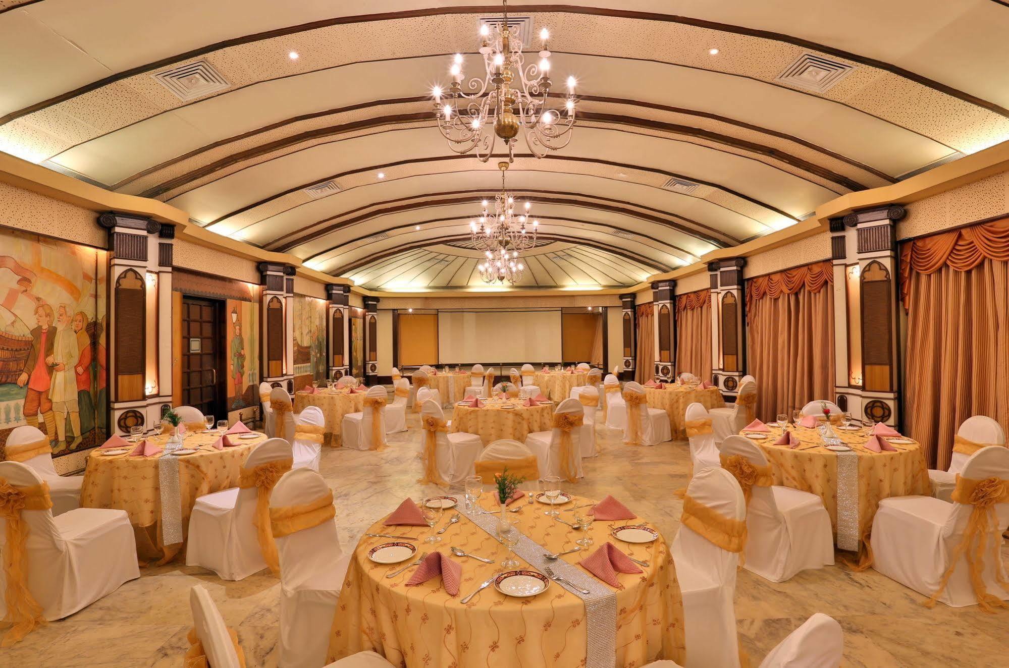 Hotel Mandovi Panaji Buitenkant foto