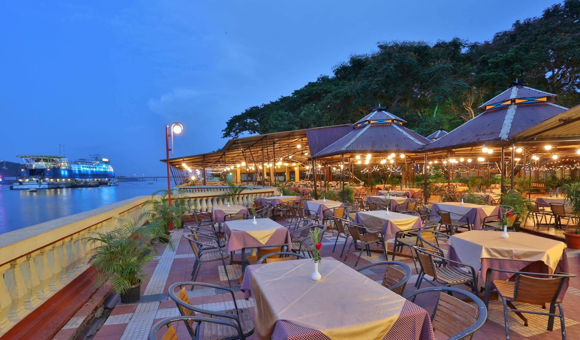 Hotel Mandovi Panaji Buitenkant foto