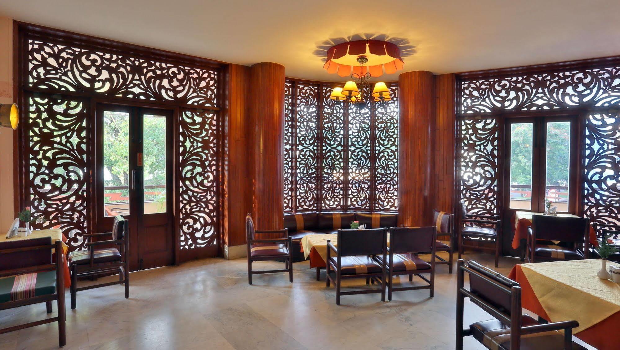 Hotel Mandovi Panaji Buitenkant foto