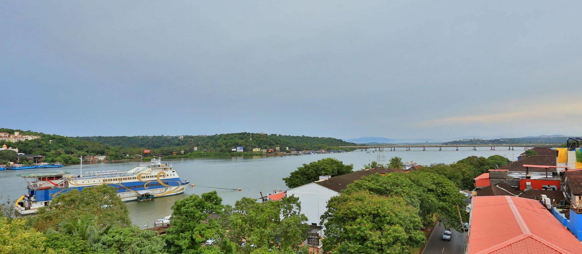 Hotel Mandovi Panaji Buitenkant foto