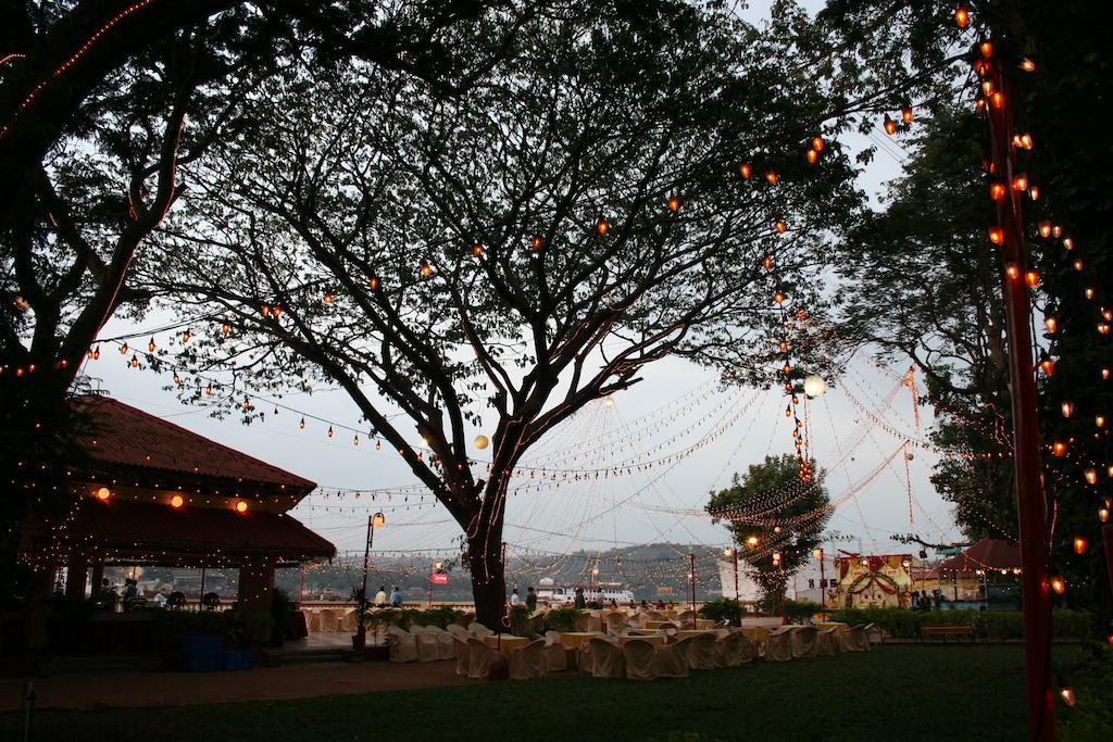 Hotel Mandovi Panaji Buitenkant foto