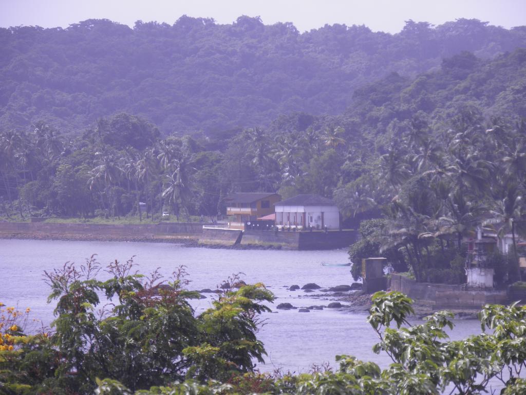 Hotel Mandovi Panaji Buitenkant foto